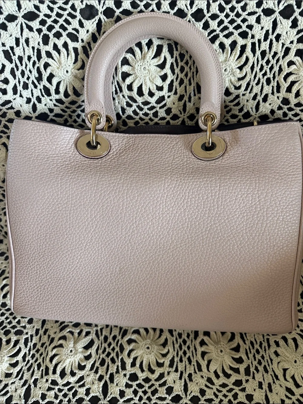 Dior chic pebble